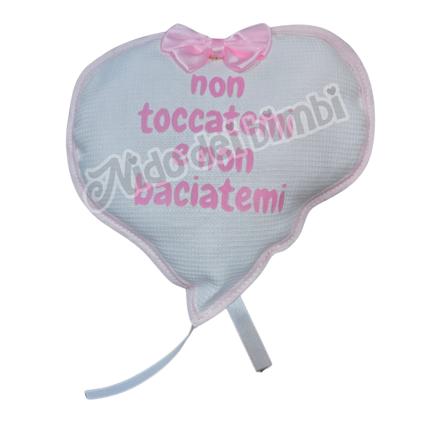 Cuore in tessuto con frase "Non toccatemi e non baciatemi" - Con nastri per poterlo appendere a culla/carrozzina/passeggino