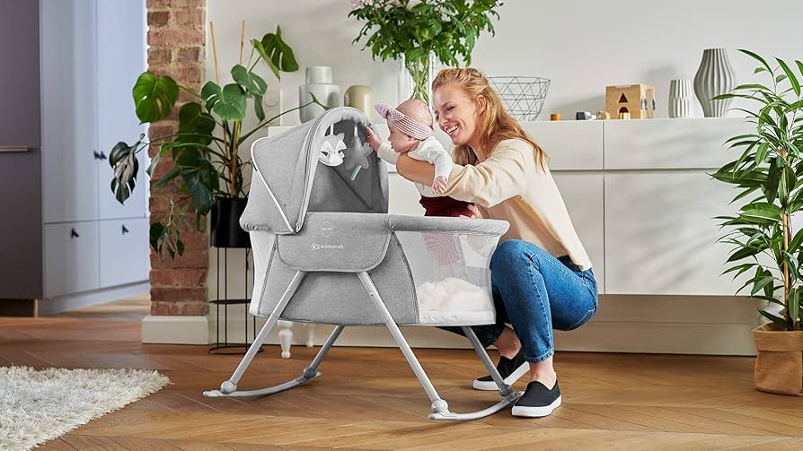 Kinderkraft LOVI Lettino da Campeggio, Culla a Dondolo, Cappottina, Materasso, Pieghevole, per Neonati, 0-9 Kg