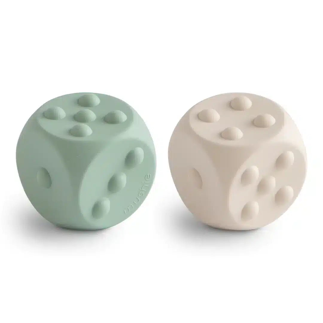 Mushie Dado Giocattolo sensoriale 10m+ in Silicone Alimentare