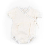 PROMO -40% Bamboom - Pagliaccetto con pizzo in bambù organico - Bianco 6 mesi